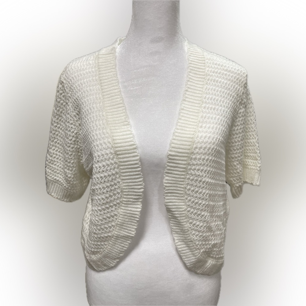 Vicki Wayne Cream Cardigan Sweater. Size M